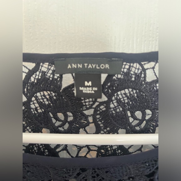 Ann Taylor Women’s Navy Blue Top, Size Medium NWT - Picture 5 of 7